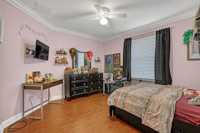 bedroom with crown molding, a textured ceiling, hardwood / wood-style flooring, and ceiling fan