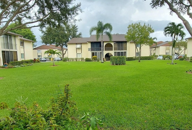 105 Lake Pine Cir Unit B-1, Greenacres, FL 33463 - view of grassy yard with a residential view