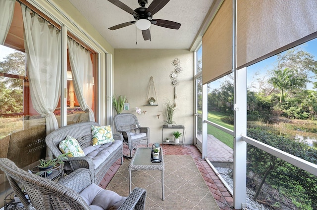 sunroom with ceiling fan