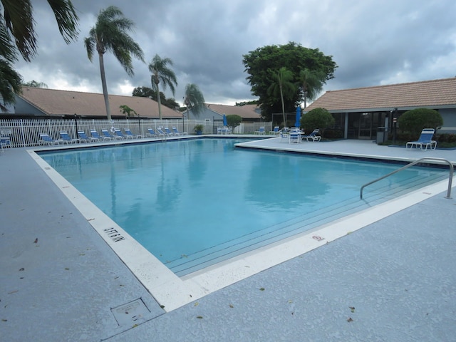 view of swimming pool