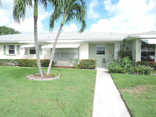 single story home with a front yard