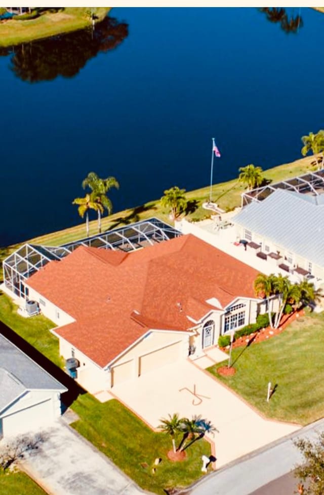 bird's eye view featuring a water view