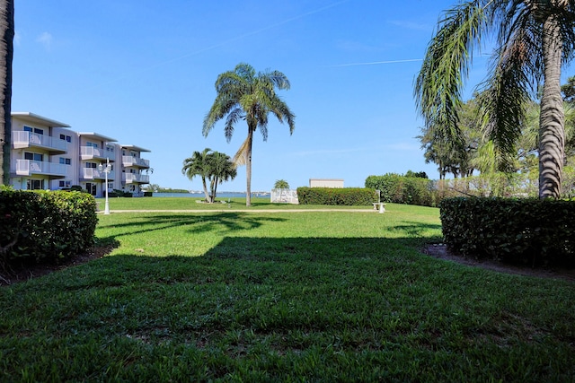 view of home's community featuring a lawn