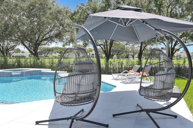 view of swimming pool with an in ground hot tub and a patio area