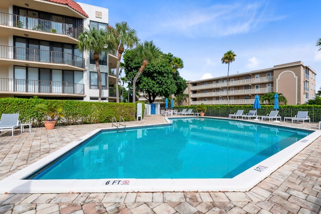 view of swimming pool