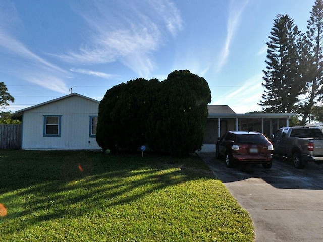 view of front of home featuring a front yard