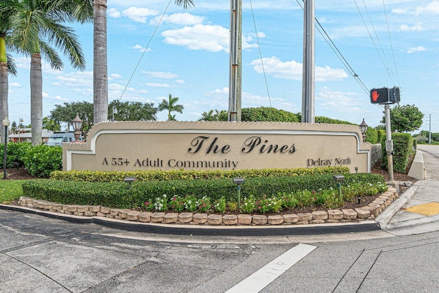 view of community / neighborhood sign