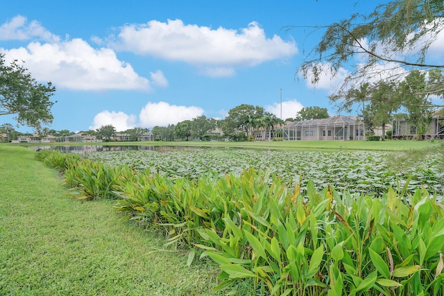 view of yard featuring a water view