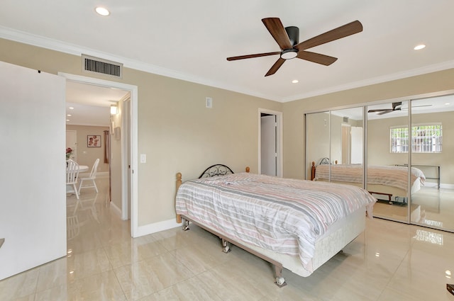 bedroom with crown molding, ceiling fan, and a closet