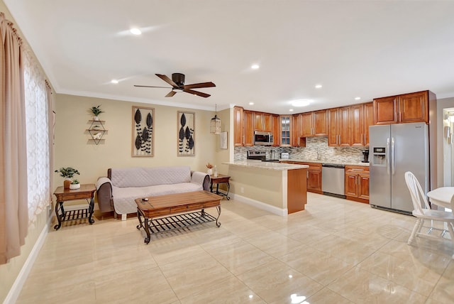 kitchen featuring kitchen peninsula, a breakfast bar area, stainless steel appliances, crown molding, and ceiling fan