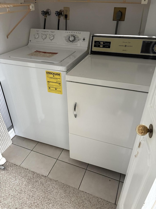 washroom featuring light tile patterned floors and washing machine and clothes dryer