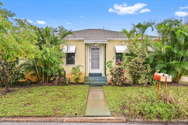 view of front of house with a front yard