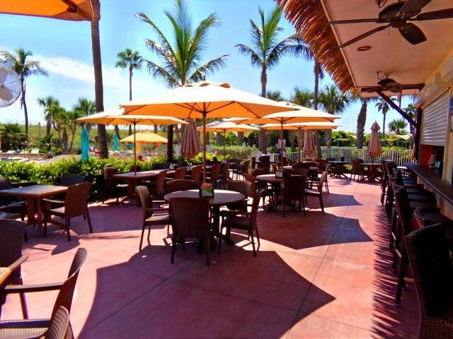 view of patio featuring ceiling fan