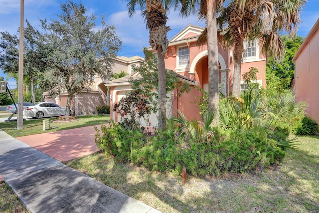 view of front of property with a front yard