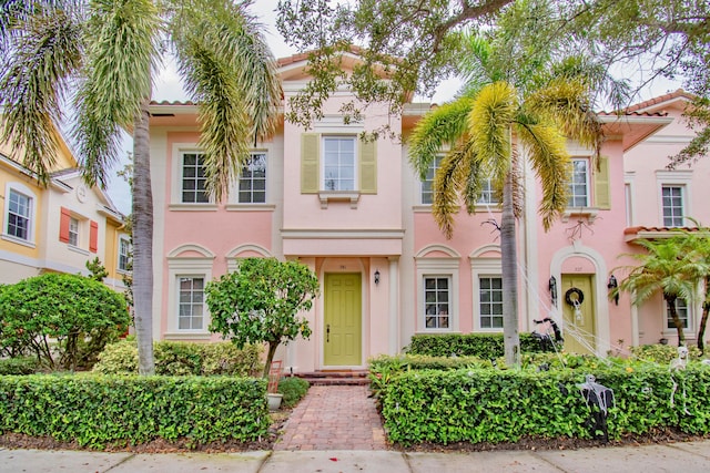 view of mediterranean / spanish-style house