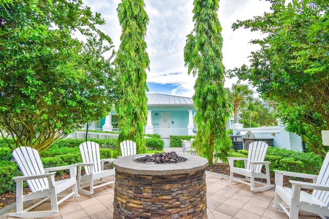 view of patio with an outdoor fire pit