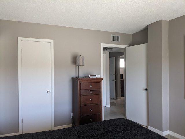 unfurnished bedroom featuring a textured ceiling