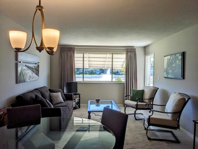 living room featuring an inviting chandelier, a textured ceiling, and light colored carpet