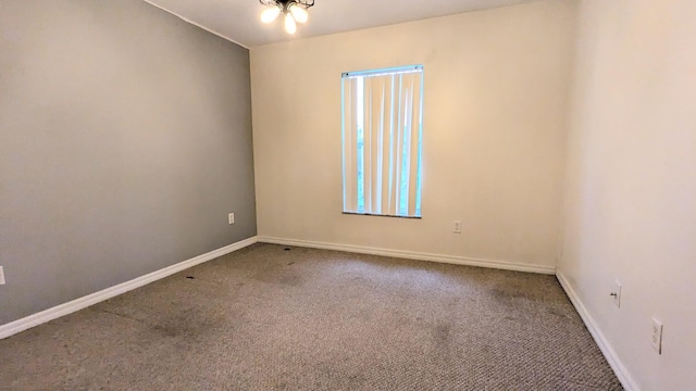 spare room with carpet flooring