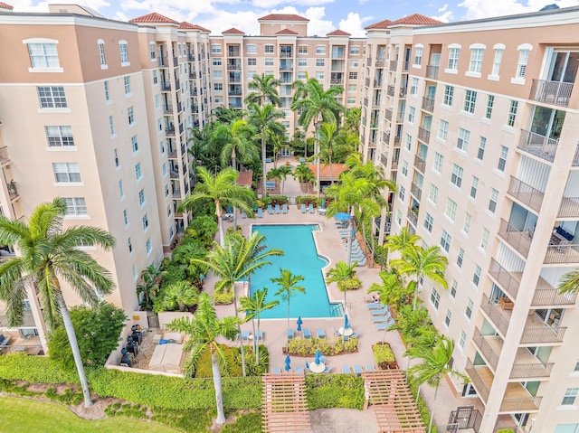 view of swimming pool