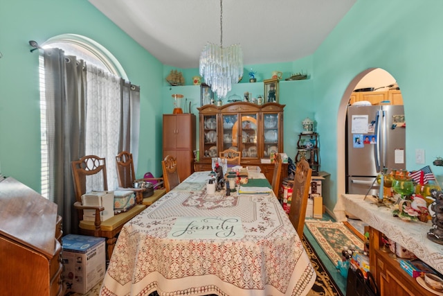 dining space with a notable chandelier