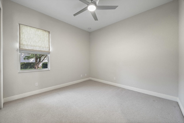 unfurnished room with carpet flooring and ceiling fan