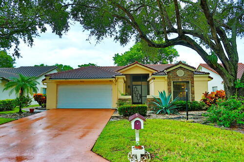 view of front of property with a front lawn and a garage