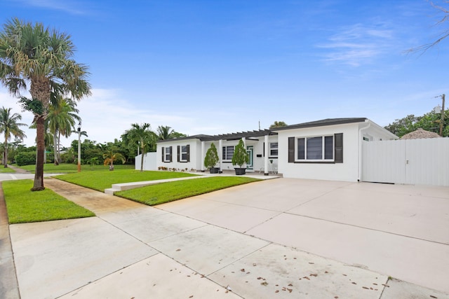 ranch-style house with a front yard