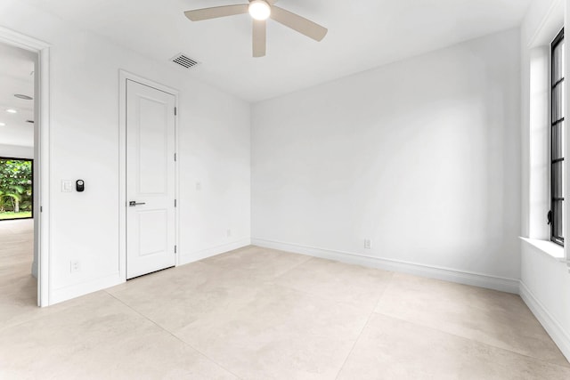 empty room with ceiling fan