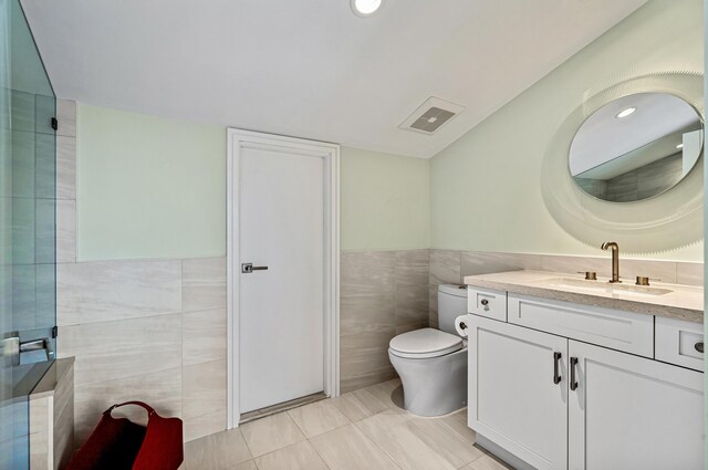 1583 Estuary Trl, Delray Beach, FL 33483 - full bath featuring a wainscoted wall, toilet, tile walls, visible vents, and vanity