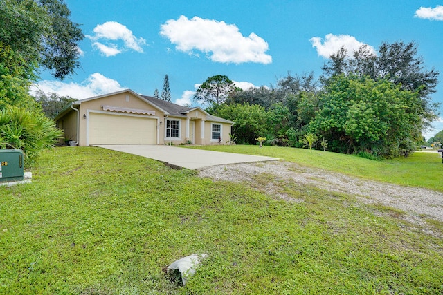 view of front of house featuring a front lawn and a garage