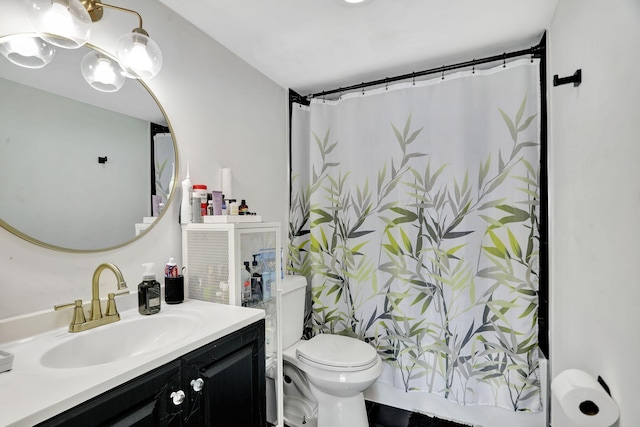 bathroom with a shower with curtain, vanity, and toilet