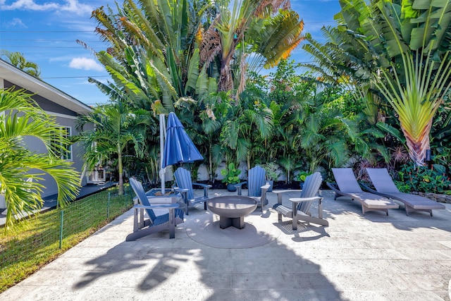 view of patio with an outdoor fire pit