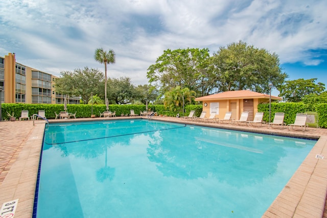 view of swimming pool