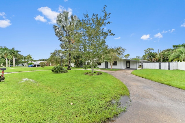 view of front of house featuring a front yard