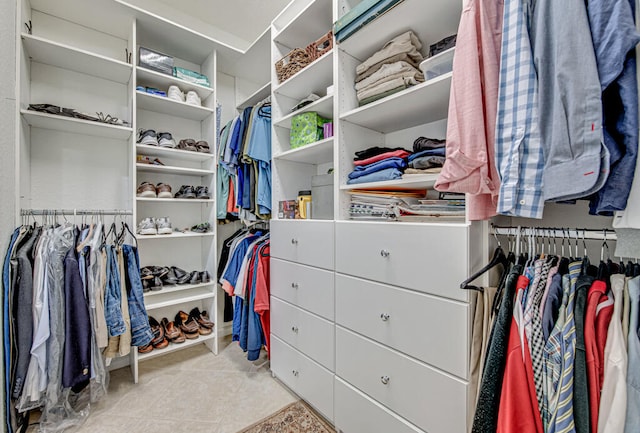 walk in closet featuring light tile patterned floors