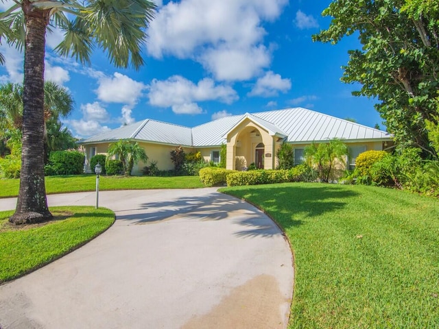 ranch-style house featuring a front lawn