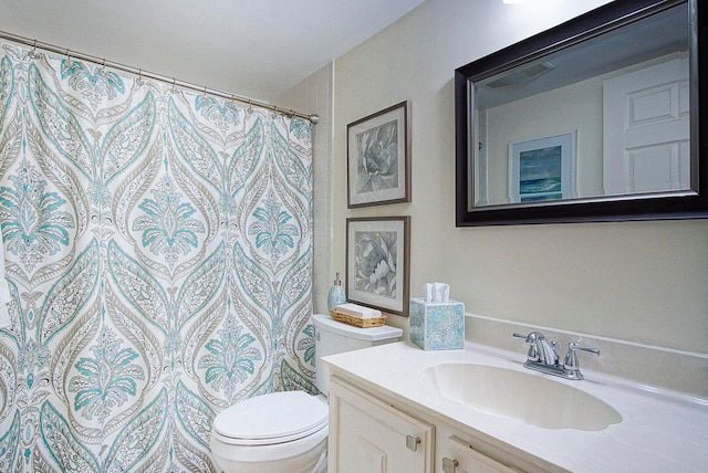 bathroom with a shower with curtain, vanity, and toilet