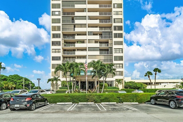 5600 N Flagler Dr Unit 505, West Palm Beach, FL 33407 - view of building exterior featuring uncovered parking