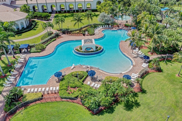 view of swimming pool with a lawn