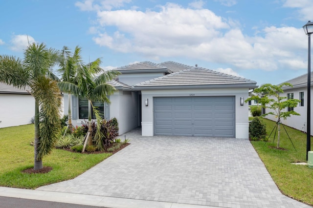 view of front of home featuring a front lawn and a garage