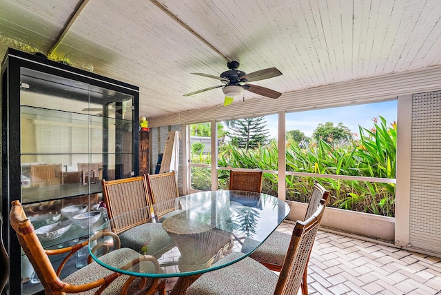 sunroom featuring ceiling fan