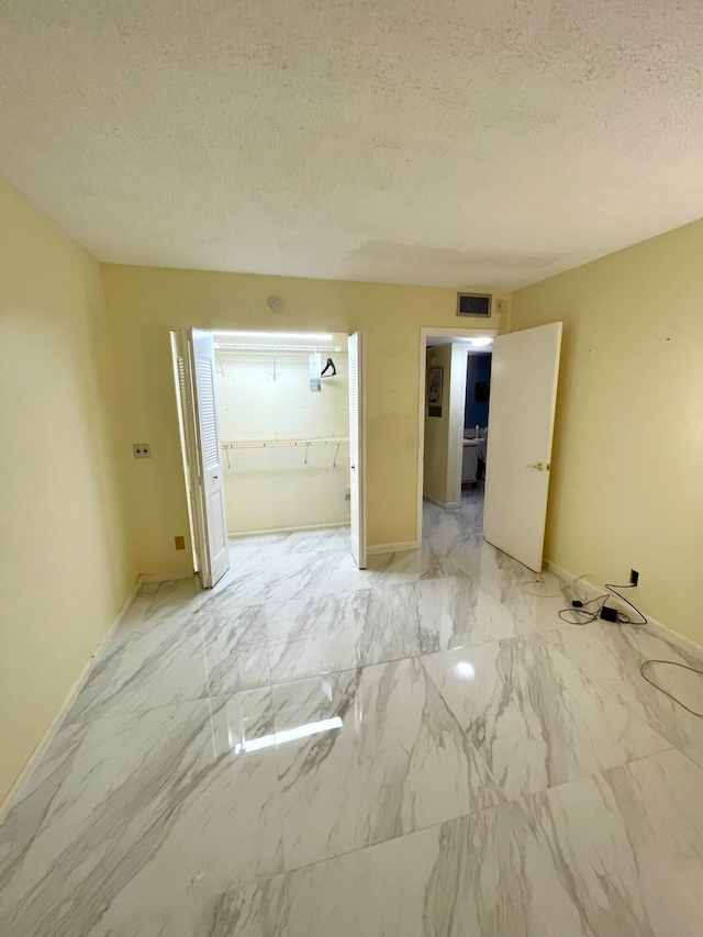 empty room featuring a textured ceiling