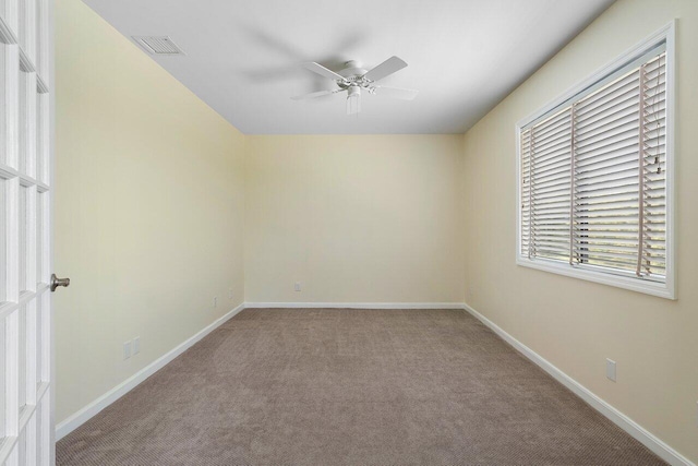 carpeted empty room featuring ceiling fan