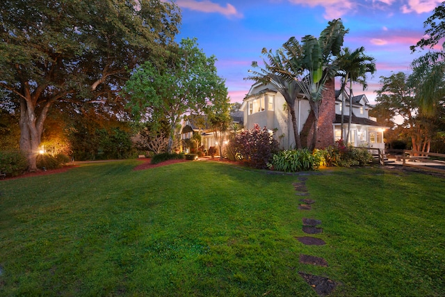 view of yard at dusk