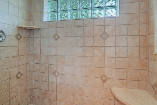 bathroom featuring a tile shower