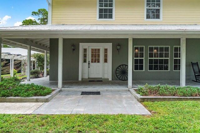 property entrance featuring a patio