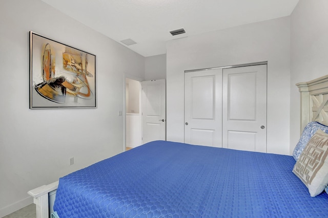 bedroom featuring baseboards, visible vents, and a closet