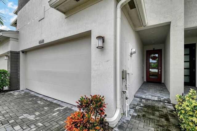 entrance to property with stucco siding