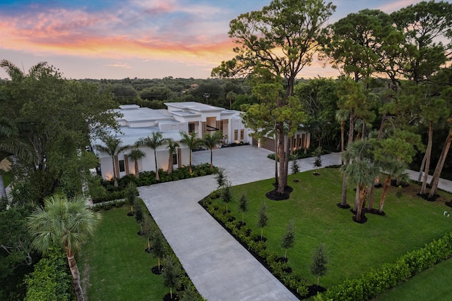 view of aerial view at dusk